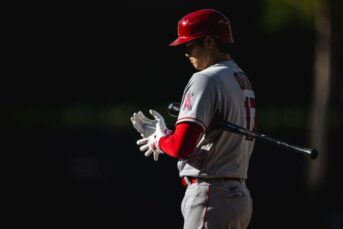 Dodgers shohei ohtani out vs padres with back injury after exiting previous game
