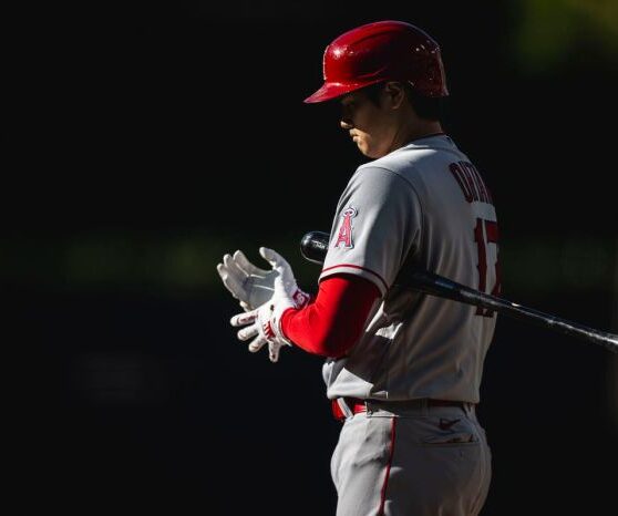 Dodgers shohei ohtani out vs padres with back injury after exiting previous game