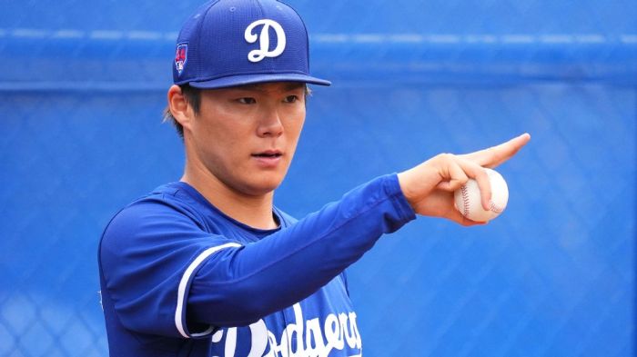 Dodgers yoshinobu yamamoto suffers triceps injury exits early in start vs royals