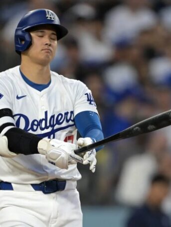 Dodgers shohei ohtani playing through hamstring injury manager dave roberts says