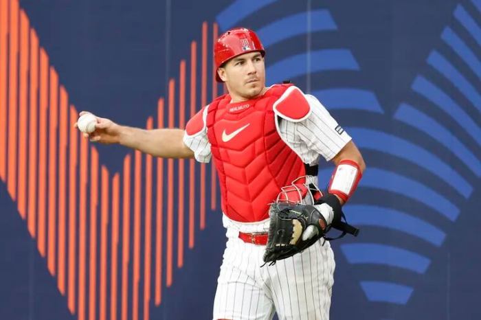 Phillies jt realmuto to undergo surgery on right knee injury miss about 1 month