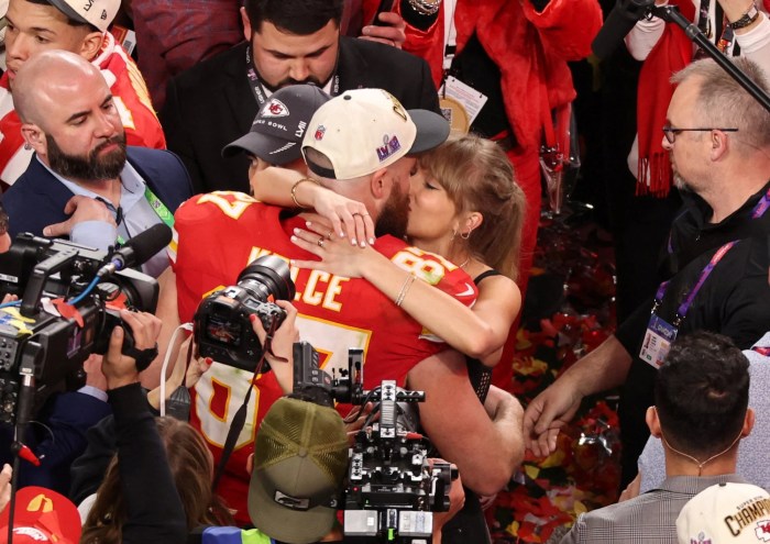 Taylor swift reacts to chiefs super bowl rings hypes mecole hardmans new contract