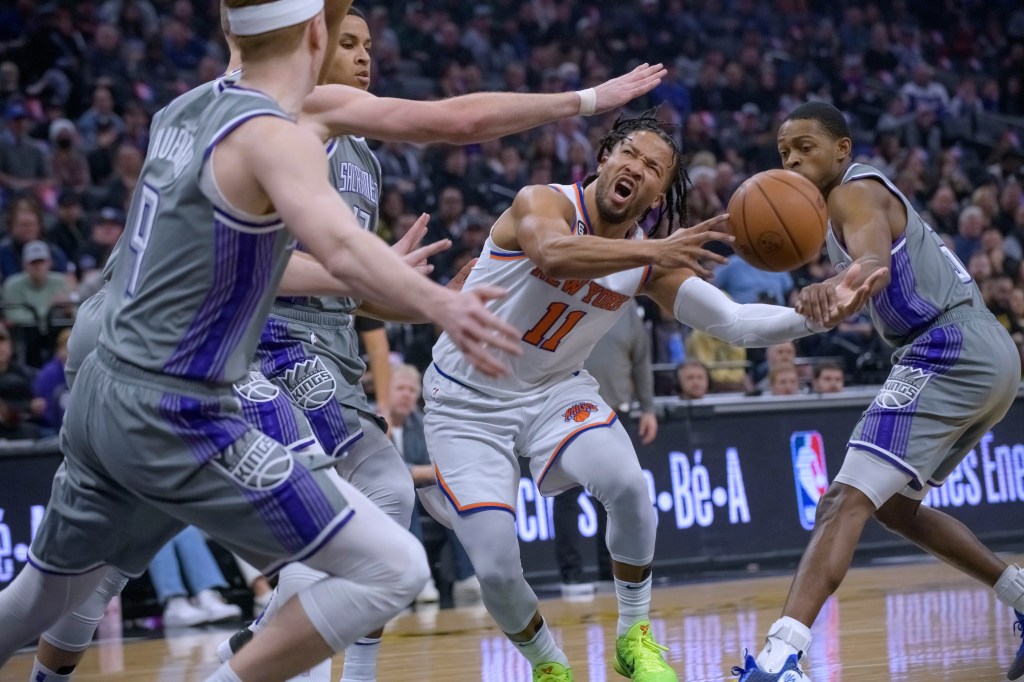 Knicks jalen brunson returns to game 2 vs pacers after suffering foot injury