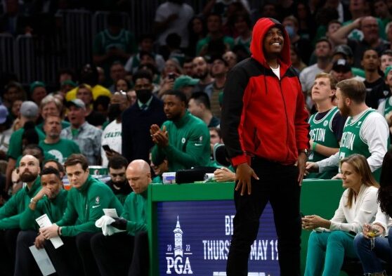 Celtics icon paul pierce posts gruesome photo of finger injury will undergo surgery