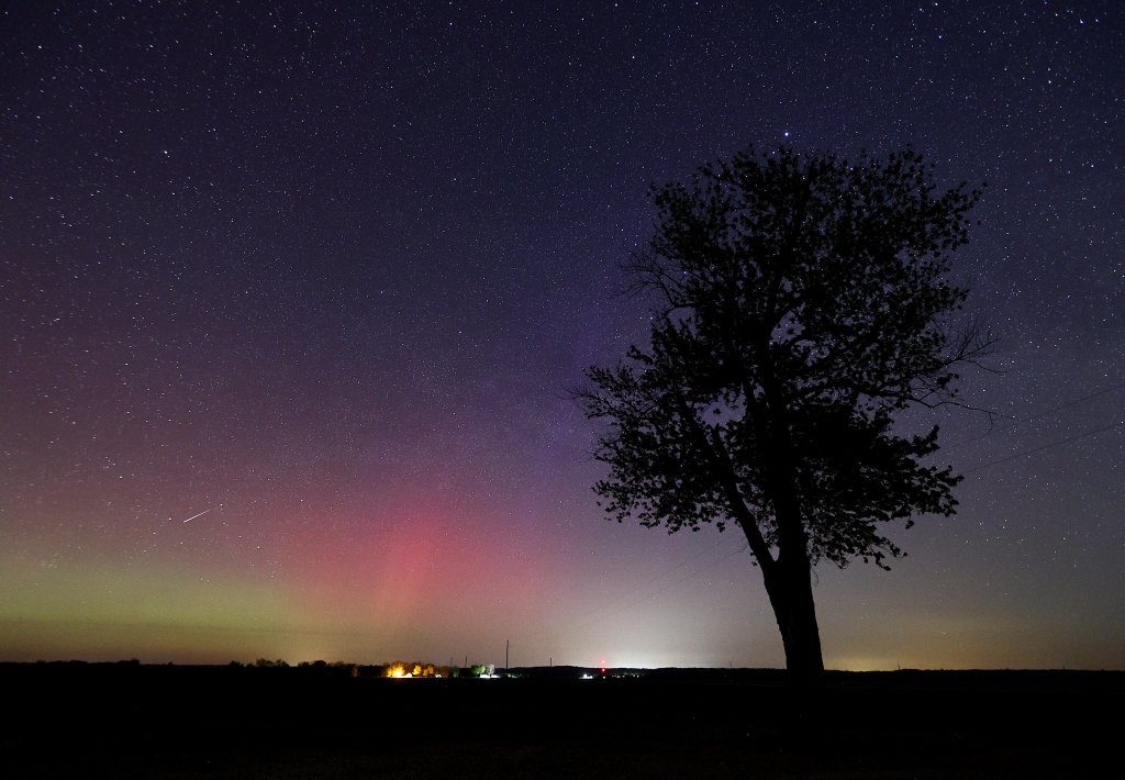 Photo northern lights spotted over red soxs fenway park amid major solar storm