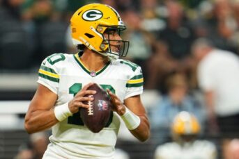 Packers qb jordan love helps fan out of snow drift during blizzard