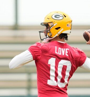 Jordan love packers agree to reported 220m contract extension with record bonus