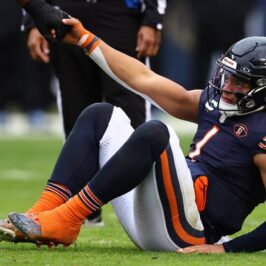 Justin fields thanks bears after steelers trade wishes them nothing but success