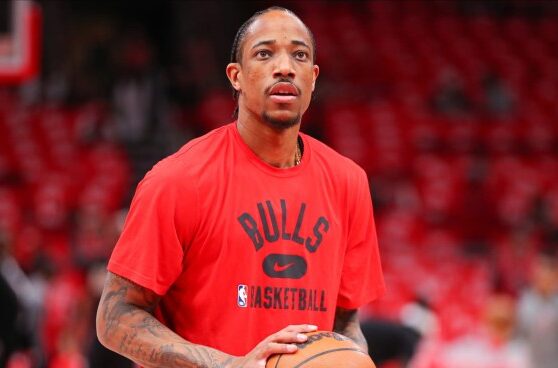 Demar derozan says he cant rule out signing lakers contract amid bulls rumors