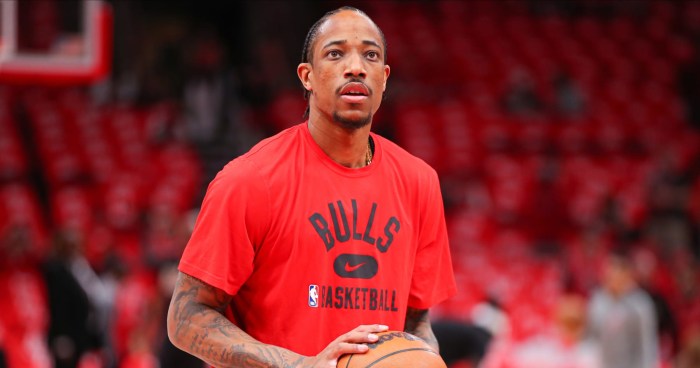 Demar derozan says he cant rule out signing lakers contract amid bulls rumors