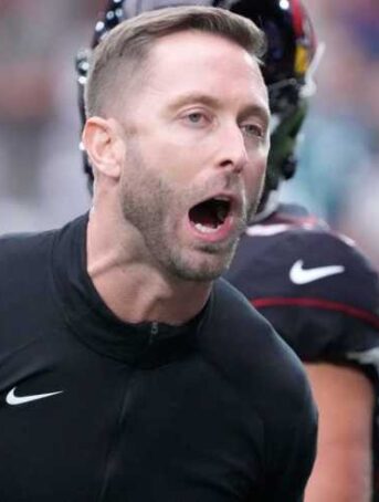 Nfl rumors uscs kliff kingsbury interviews for eagles vacant oc job