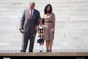 Martin luther king iii family to be honorary bucs captains for eagles playoff game