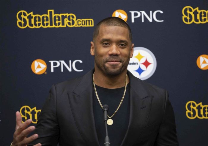 Nfl rumors giants wouldnt promise russell wilson playing time during contract talks