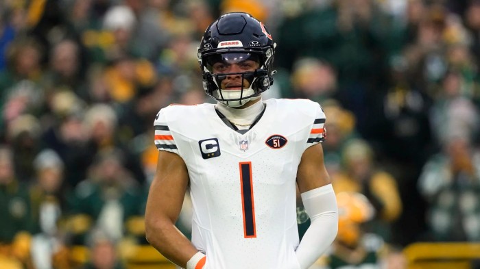 Nfl rumors bears open to waiting on justin fields trade until cousins mayfield sign