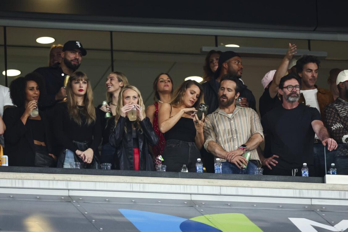 Photo nfls travis kelce tom cruise meet at taylor swifts eras tour concert