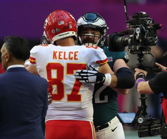 Chiefs travis kelce says taylor swifts new unreleased album is unbelievable