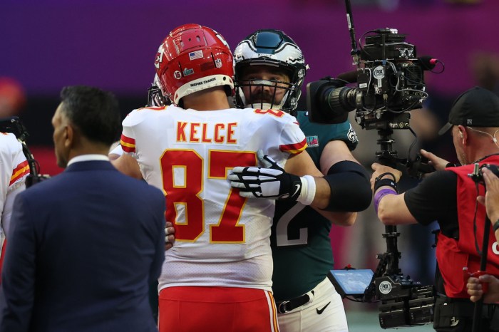 Chiefs travis kelce says taylor swifts new unreleased album is unbelievable