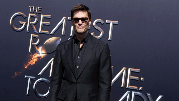 Eli manning trolls tom brady over super bowls to joke about missing netflix roast