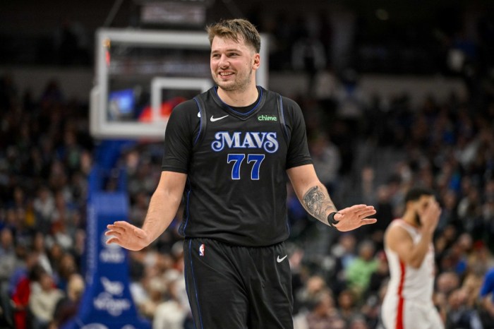 Mavs luka doncic amazes nba fans amid knee injury in game 5 win vs george clippers