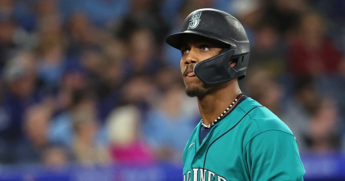 Mariners julio rodriguez to undergo mri on quad after suffering injury vs blue jays
