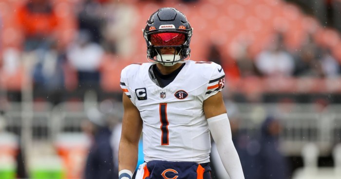 Justin fields trade rumors insiders think bears could get 2nd 4th rounders for qb