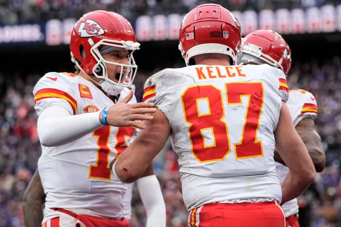 Travis kelces nfl career earnings after historic chiefs contract extension