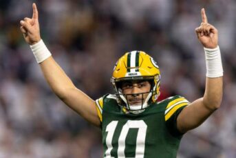 Aaron rodgers shouts out jordan love after record contract jokes about selling house