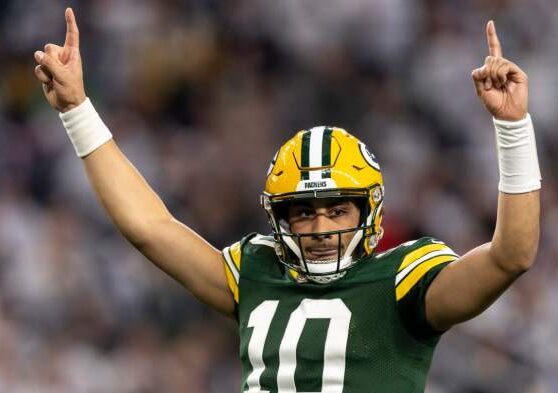 Aaron rodgers shouts out jordan love after record contract jokes about selling house