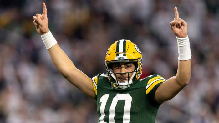 Aaron rodgers shouts out jordan love after record contract jokes about selling house