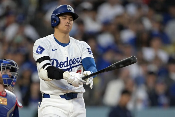 Dodgers shohei ohtani playing through hamstring injury manager dave roberts says