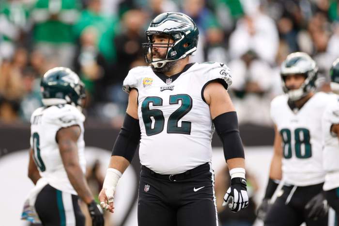 Eagles great jason kelce the rock pose for viral photo at wwe wrestlemania 40