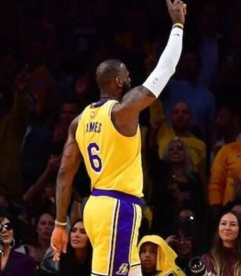 Lebron james electrifies nba fans as lakers end jalen brunson knicks win streak