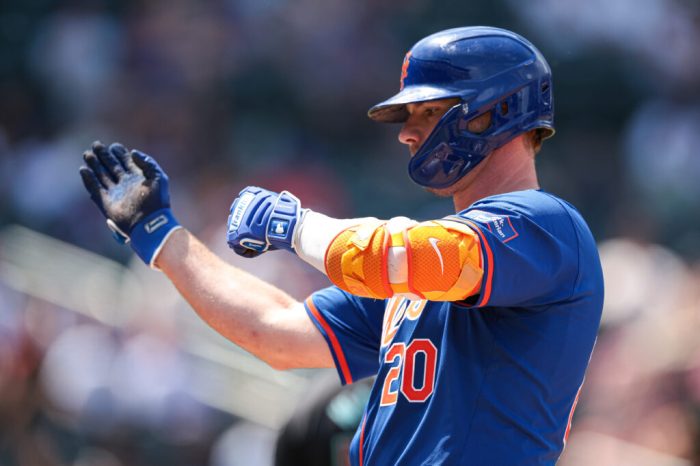 Mets wrong to hold onto pete alonso amid mlb trade rumors contract buzz