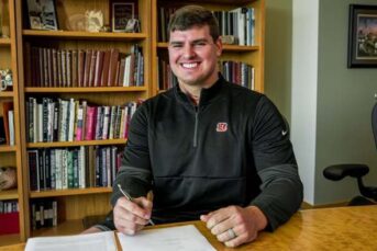 Bengals trey hendrickson requests trade eyes new contract amid retirement decision