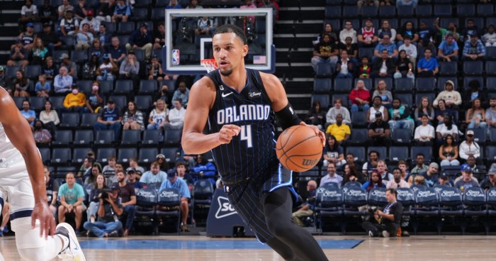 Knicks rumors jalen brunson avoids serious knee injury questionable vs hawks