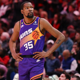 Kevin durant rumors star not keen on staying with suns but isnt demanding trade