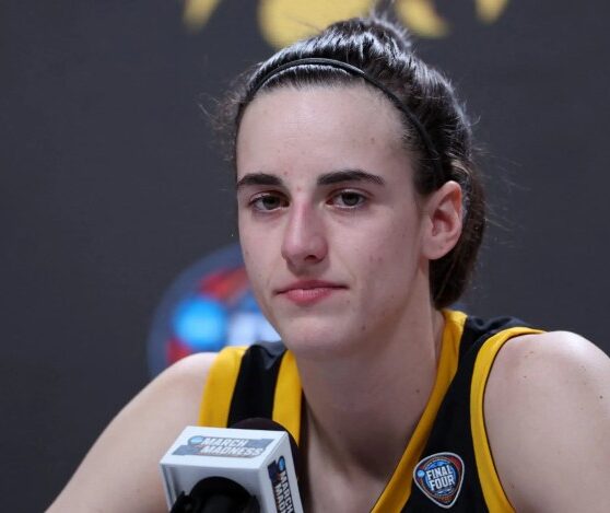 Lakers lebron james congratulates caitlin clark on breaking ncaa scoring record