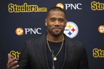 Nfl rumors giants wouldnt promise russell wilson playing time during contract talks