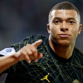 Best football player in the world in hindi