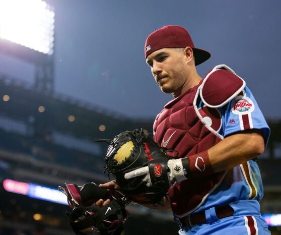 Phillies jt realmuto to undergo surgery on right knee injury miss about 1 month