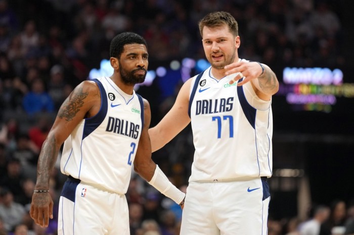 Kyrie Irving Makes Admirable Gesture to Mavs Teammates Ejected in Brawl ... Mavs kyrie irving out with thumb injury vs kevin durant devin booker suns