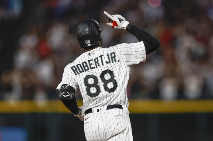 White sox cf luis robert jrs top landing spots amid latest mlb trade rumors