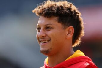 Nfl rumors chiefs patrick mahomes restructures contract clears 216m in cap space