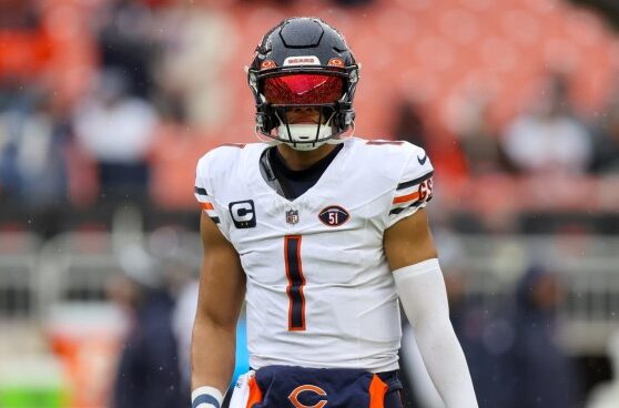 Justin fields trade rumors insiders think bears could get 2nd 4th rounders for qb