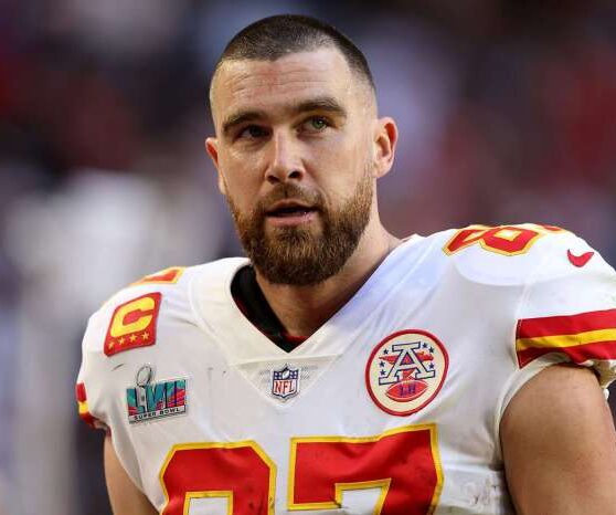 Taylor swift posts photo with chiefs travis kelce royal family after london concert