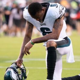 Eagles devonta smith seen on crutches in walking boot after injury vs cardinals